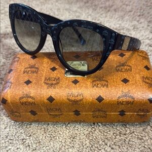 McM cat eye Sunglasses